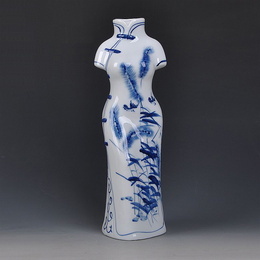 Jingdezhen keramiikka, korkealaatuinen käsin maalattu sininen ja valkoinen Cheongsam ja Tang puku muotoinen maljakko, klassisen etnisen tyylin käsityöt koriste Style5