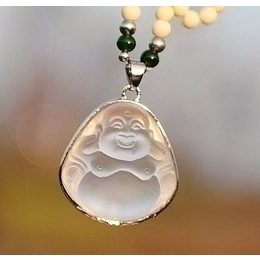 Colar de bodhisattva sorridente transparente jóia branca