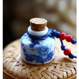 Parfum chinois blanc et bleu souhaitant mignon collier de bouteille