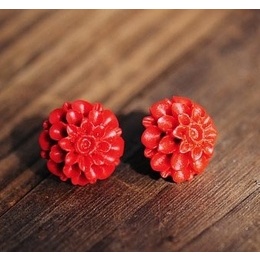 Utsøkt Dahlia Paint Carved Earings