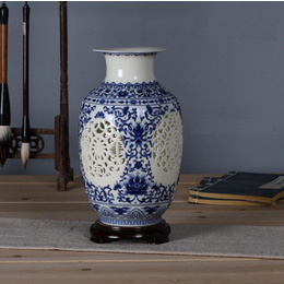 Jingdezhen ceramic hollow exquisite blue and white porcelain vase living room vintage hollow white Creative Decoration Style6