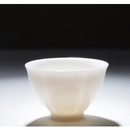 Porcelaine de Dehua et six types de tasse de thé de kung fu de blanc d′argile de céramique; Style2 Coupe de courbe de sculpture
