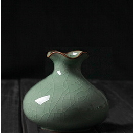 Falbala ouverture longquan fleur céladon vases et ornements; Geyao vert prune