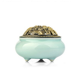 Longquan celadon ; Diyao power blue tripod burner with copper imitation and peony shape design lid