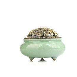 Longquan celadon ; Geyao plum green tripod burner with copper imitation and peony shape design lid