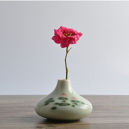 Creative small ceramic ornaments personalized Home Decoration, Ru flowers inserted, hand-painted lotus mini vase ; Style1