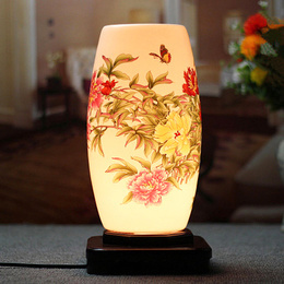 Porcelaine de coquille d′oeuf de Jingdezhen avec la base commune et l′art d′Applique et l′imitation de la lampe de table de style classique; Style2