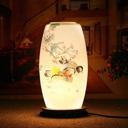 Jingdezhen קליפת סין עם בסיס עץ ביד צבוע & חיקוי של מנורת שולחן בסגנון קלאסי; סגנון 1