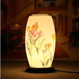 Jingdezhen coquille d′oeuf avec base en bois et peint à la main et imitation de lampe de table de style classique; Style2