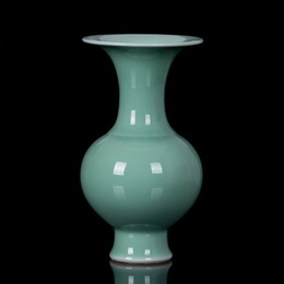 Jingdezhen porcelain & classic types of China pea green glaze vases ; Style2