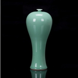 Jingdezhen porcelain & classic types of China pea green glaze vases ; Style5