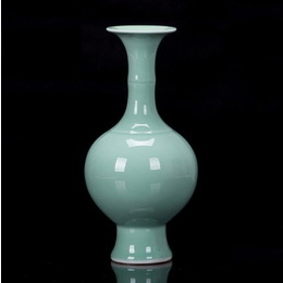 Jingdezhen porcelain & classic types of China pea green glaze vases ; Style8
