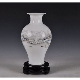 Porcelaine de Jingdezhen et six types classiques de vases de la Chine avec des collines lointaines et l′image blanche de neige; Style4