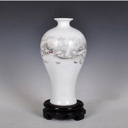 Jingdezhen porselein en zes klassieke soorten vazen ​​uit China met heuvels in de verte en witte sneeuw; Style6