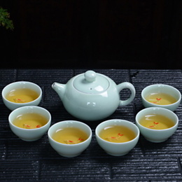 Longquan céladon Kung Fu thé, tasse à thé avec sculpture carpe céladon tasse en céramique théière