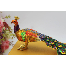 Beijing features new cloisonne crafts peacock ornaments